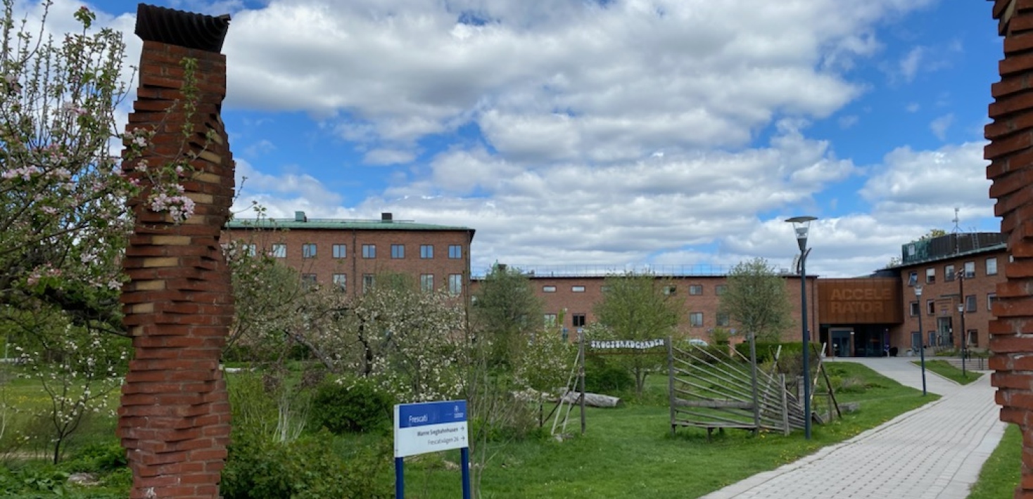 Institutionen ligger i bruna tegelbyggnader.