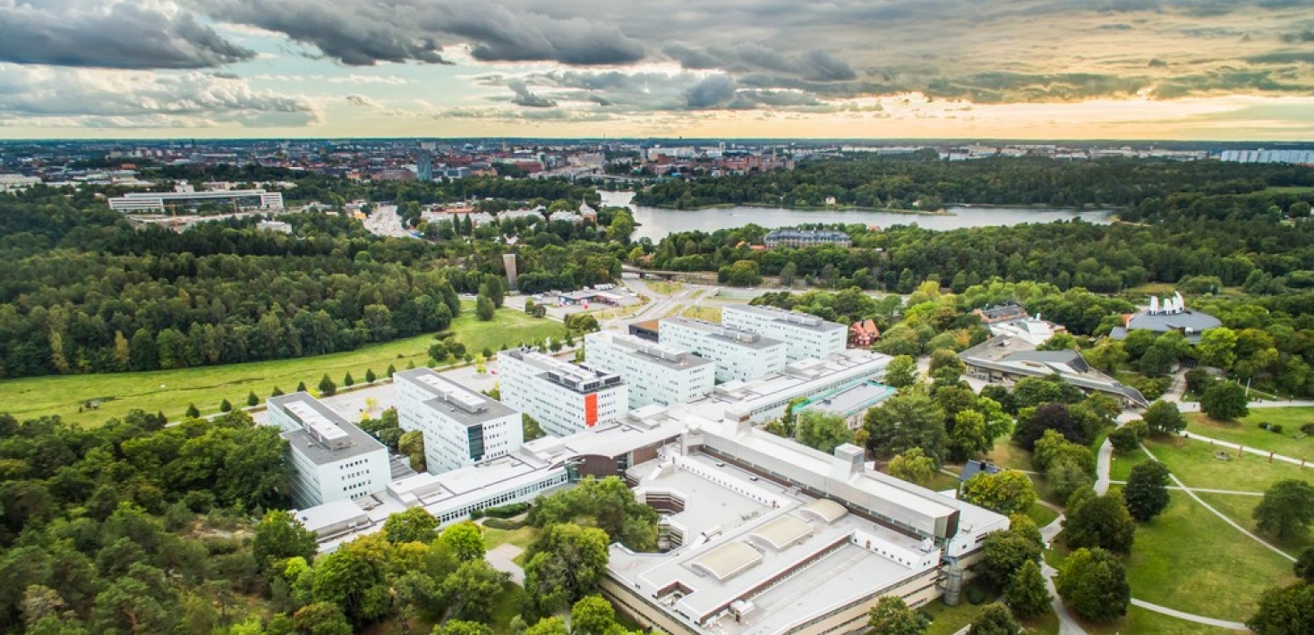 Drönarbild över Stockholms universitet, Frescati, Södra husen. Foto: Clément Morin