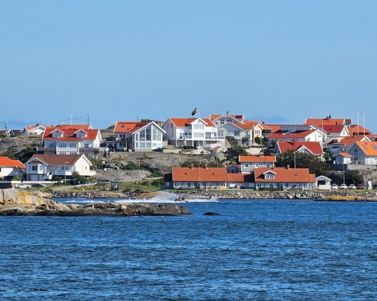 Hus på ö i Göteborgs skärgård.