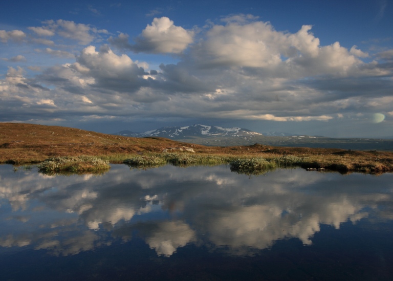 Sjö i Jämtland med utsikt över Sylarna. Fotograf Stefano Manzoni.