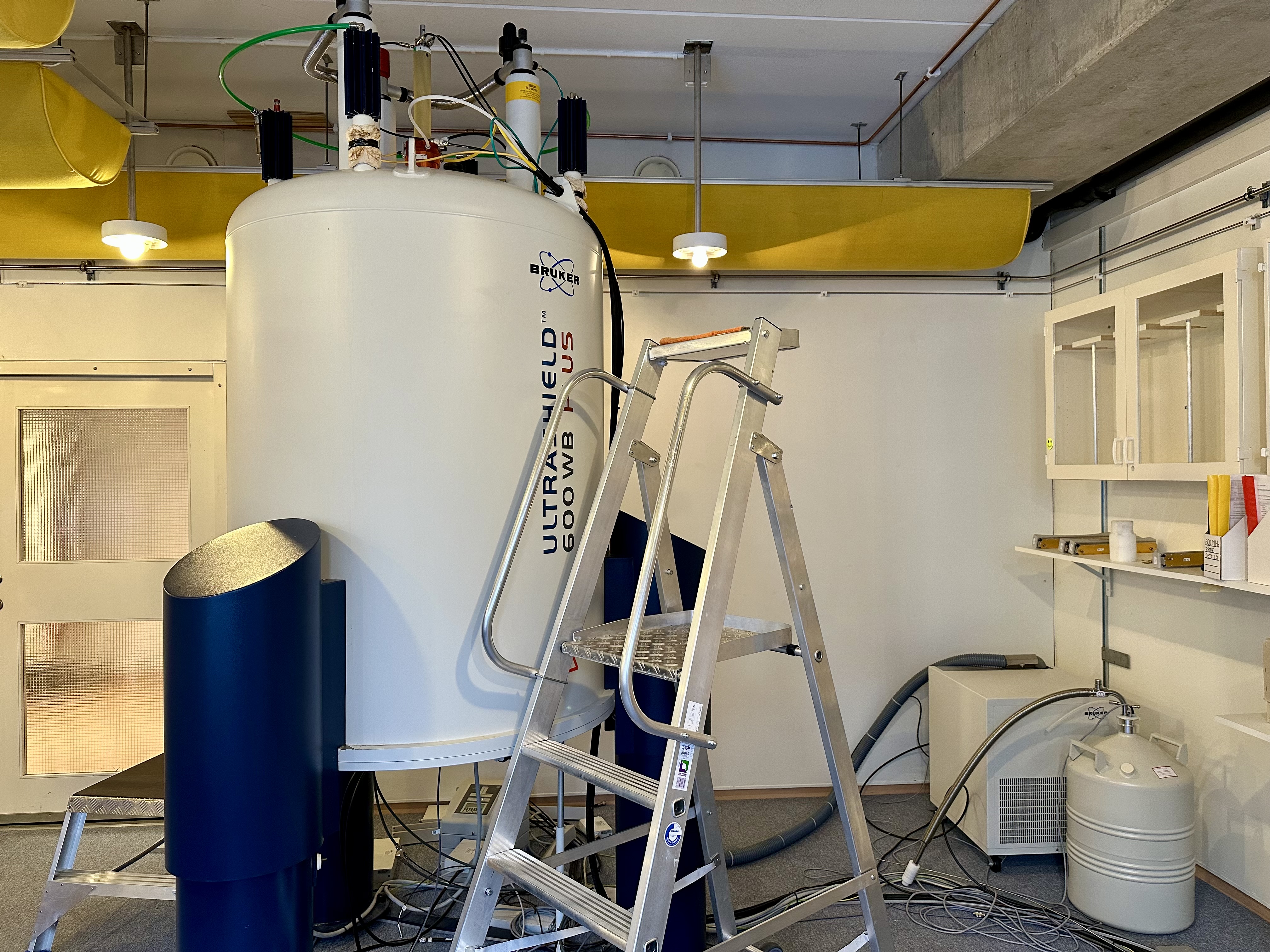 Bruker Ultrashield Plus 600WB AVANCE III