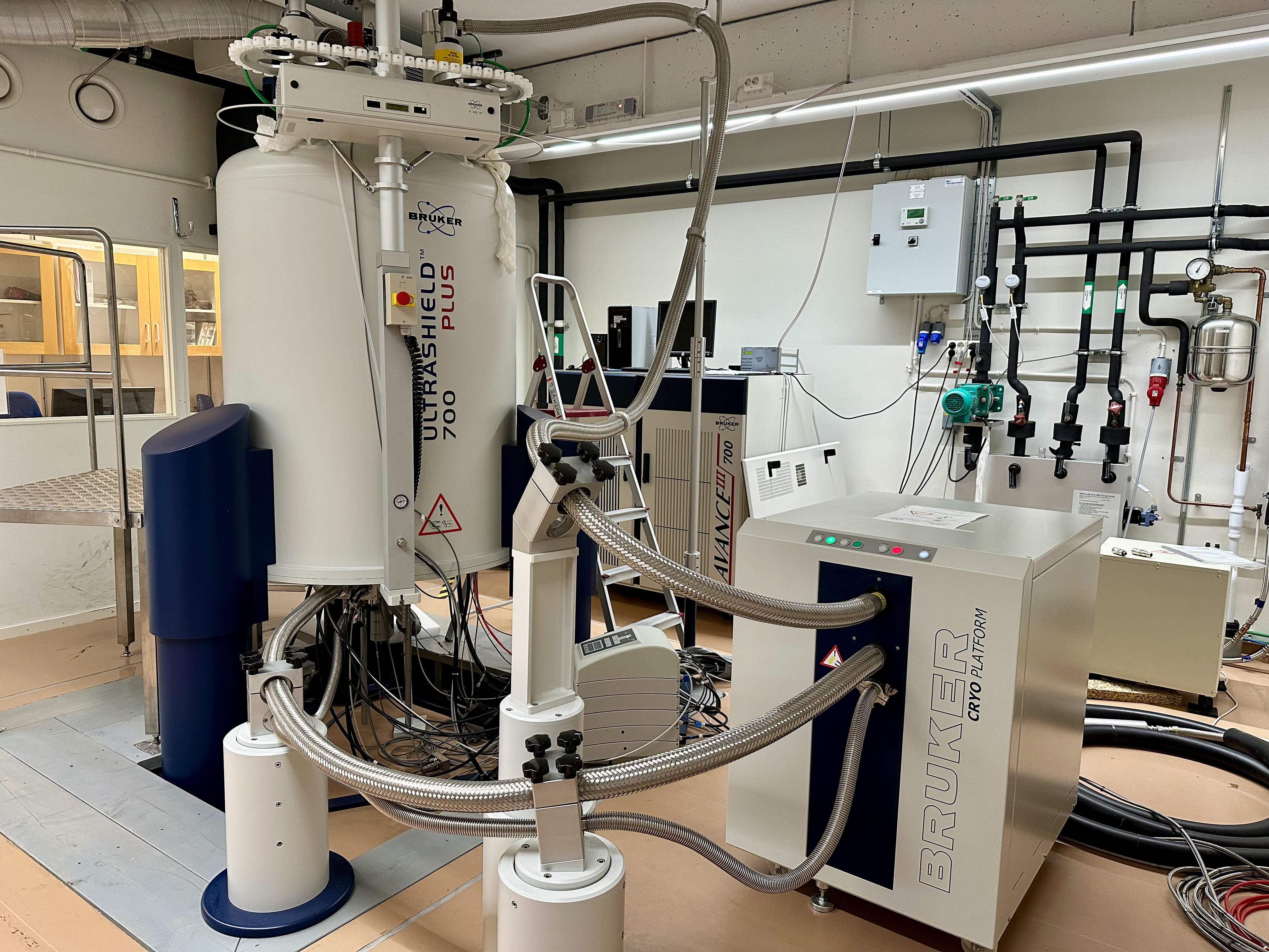 Bruker Ultrashield Plus 700