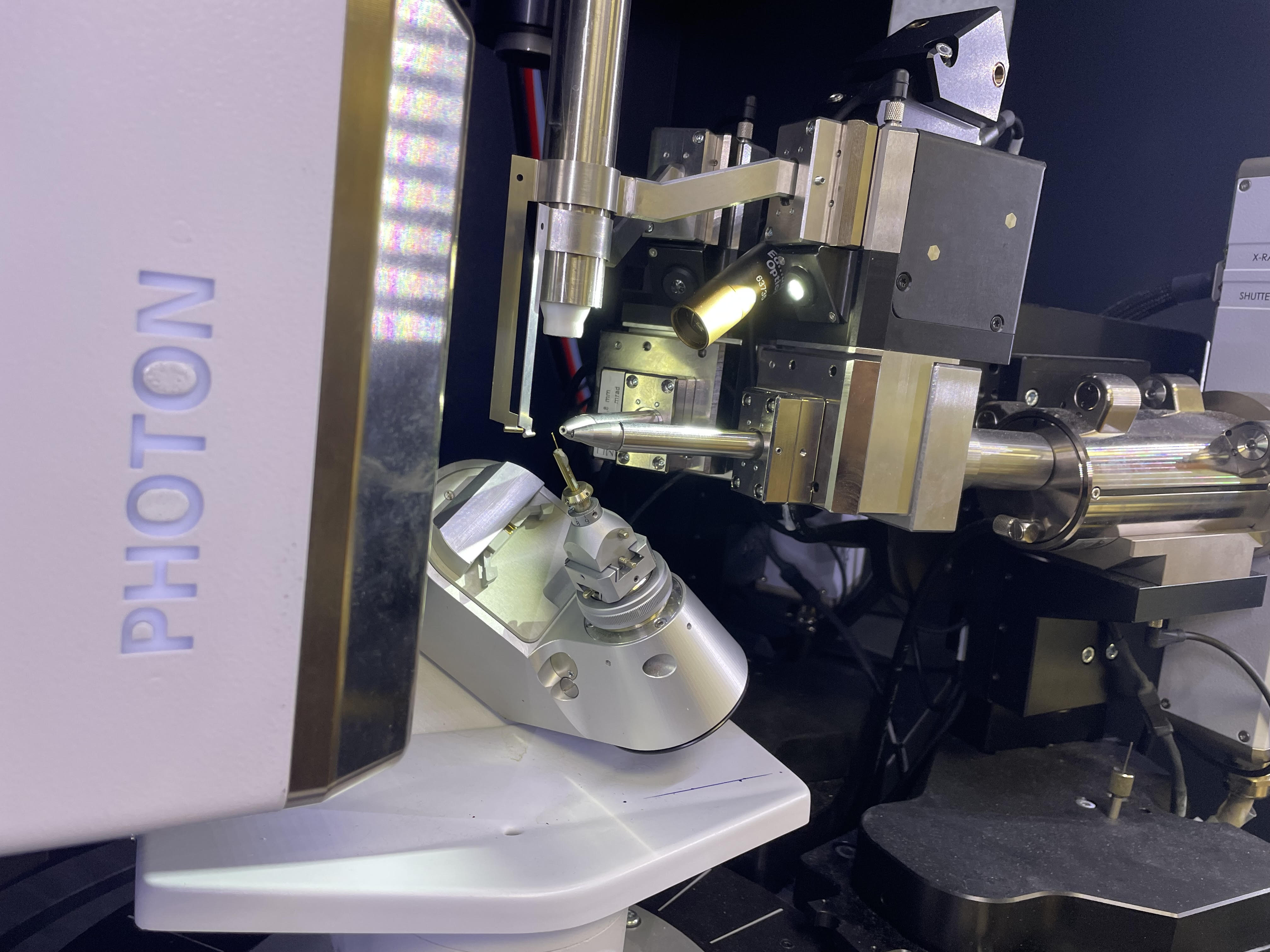 Single Crystal X-ray Diffractometer Bruker D8 Venture (CuMo radiation Photon 100 detector)