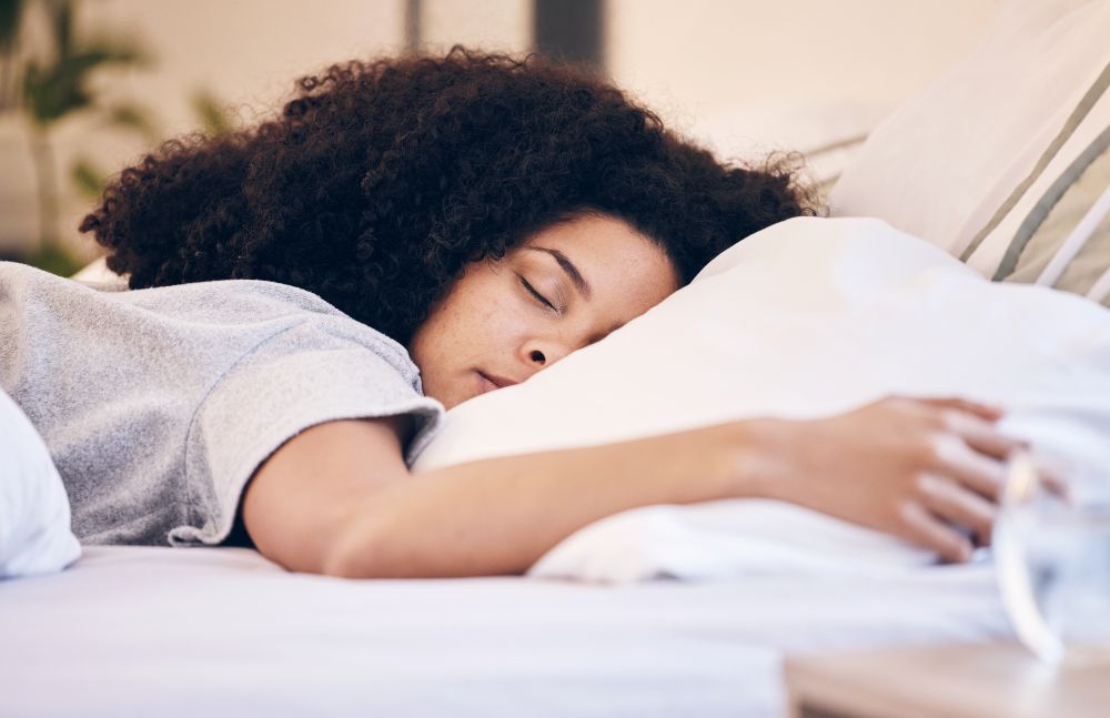 Kvinna som sover.