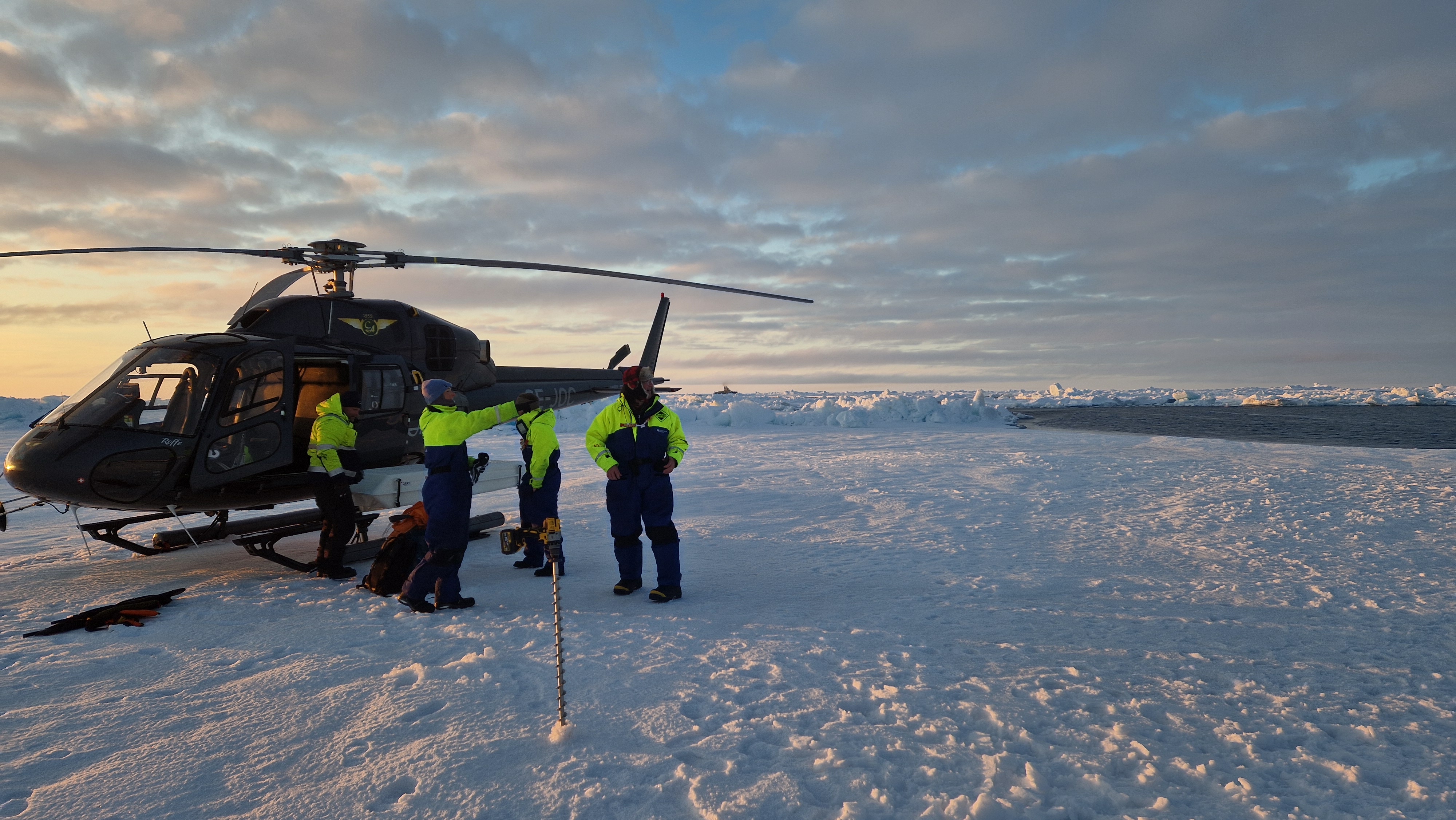 Caption: Unpacking the helicopter and getting ready for observation on the ice floe.