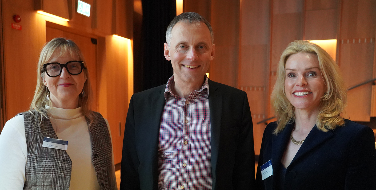 Maria Mårtensson, Professor i företagsekonomi med inriktning ekonomi- och verksamhetsstyrning, Fredrik Svärdsten Nymans, föreståndare och Fredrika Wiesel, stf föreståndare. Foto: Maria Stoetzer