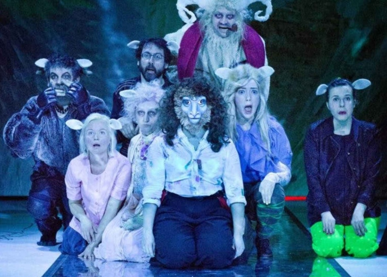 8 actors on stage