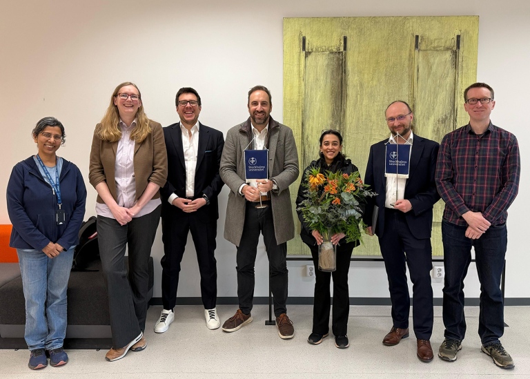 Kasturie Dileep Jatkar med handledare, opponent och betygsnämnd under avhandlingen i kemisk fysik