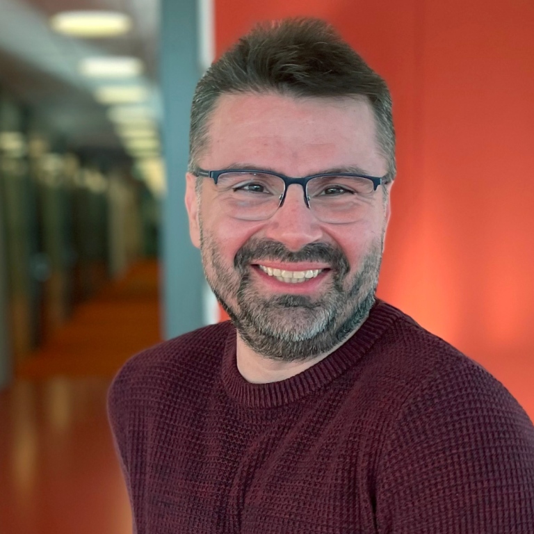 Portrait photo of professor Panagiotis Papapetrou, DSV.