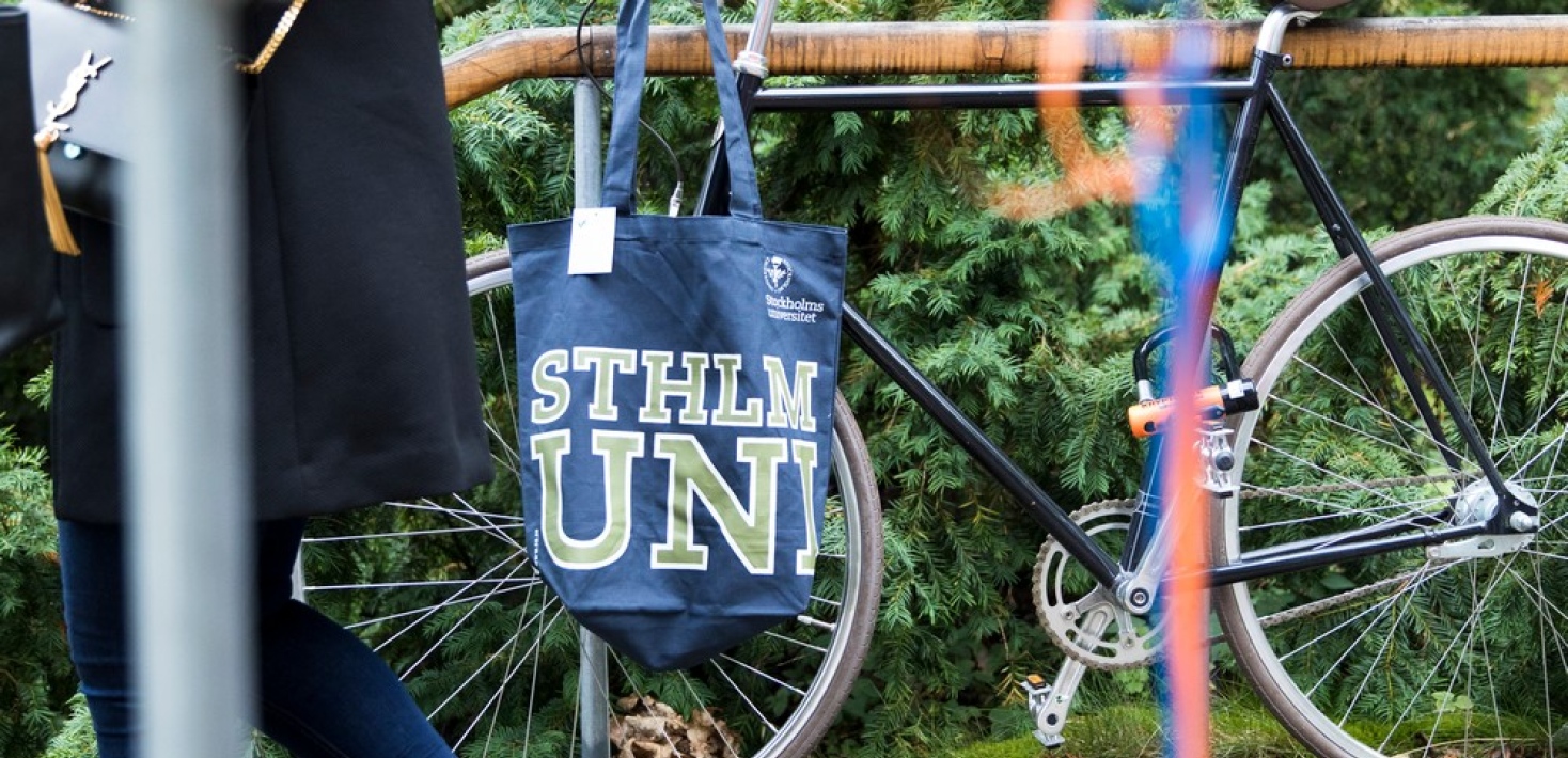 Bild med cyckel och bild med tyggkasse från SU