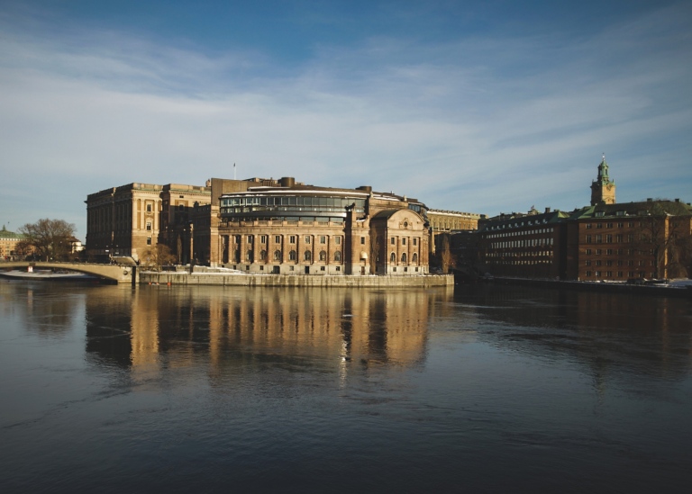 Sveriges riksdag. Foto: Michael Erhardsson © Mostphotos