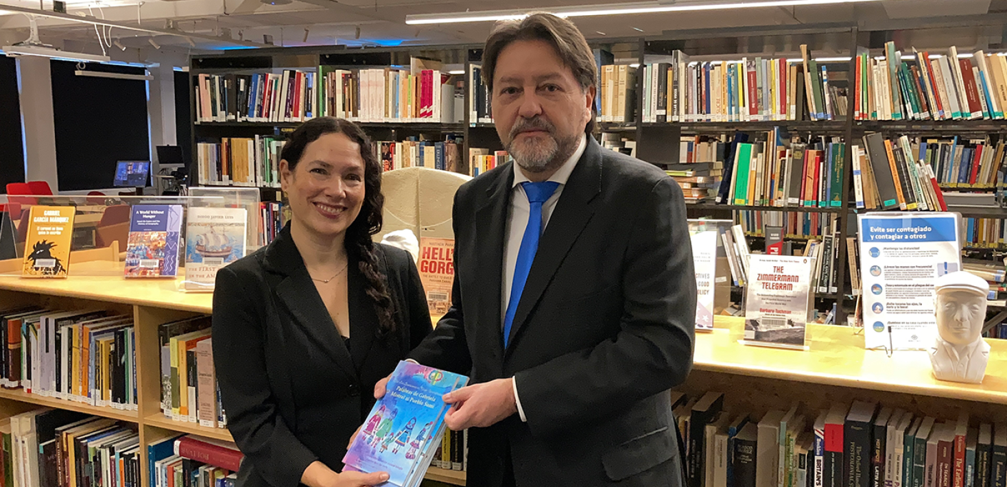 NILAS Director Thïs Machado reciving a book donation by Chiles ambassy