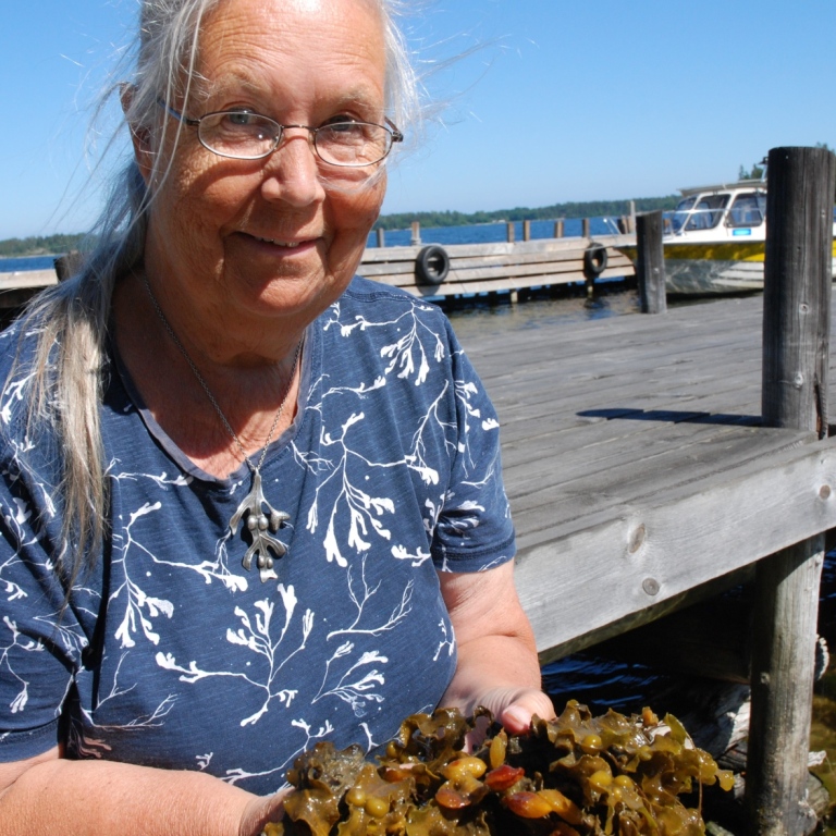 Lena Kautsky vid bryggan