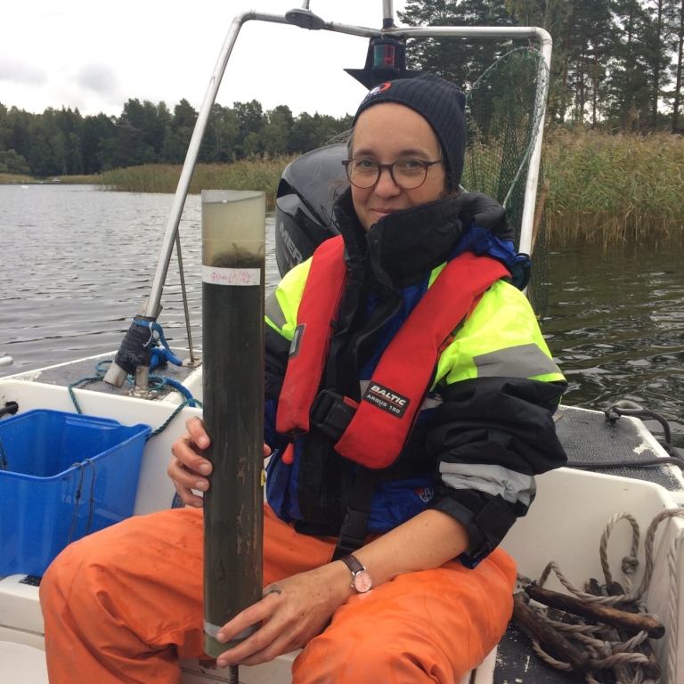 Researcher Sofia Wikström holds a sediment sample from a shallow bay. Photo: Betty Gubri