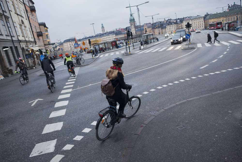 Cyklist i centrala Stockholm genrebild