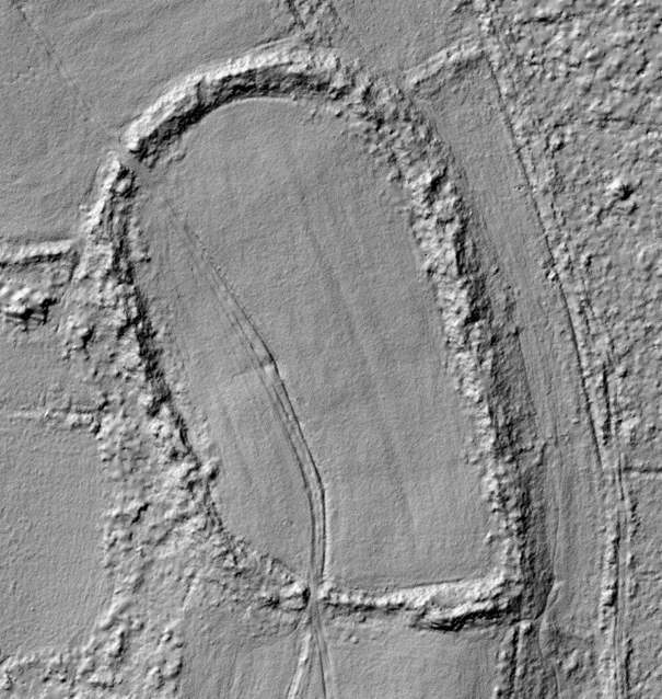 Figur 3. Digital terrängmodell över Vedby borg (L1958:7299) baserad på specialinriktad drönarflygning med laserscanner, genom Firma Archeologiczna Glesum i Gdansk (Marczewski et al. 2023).