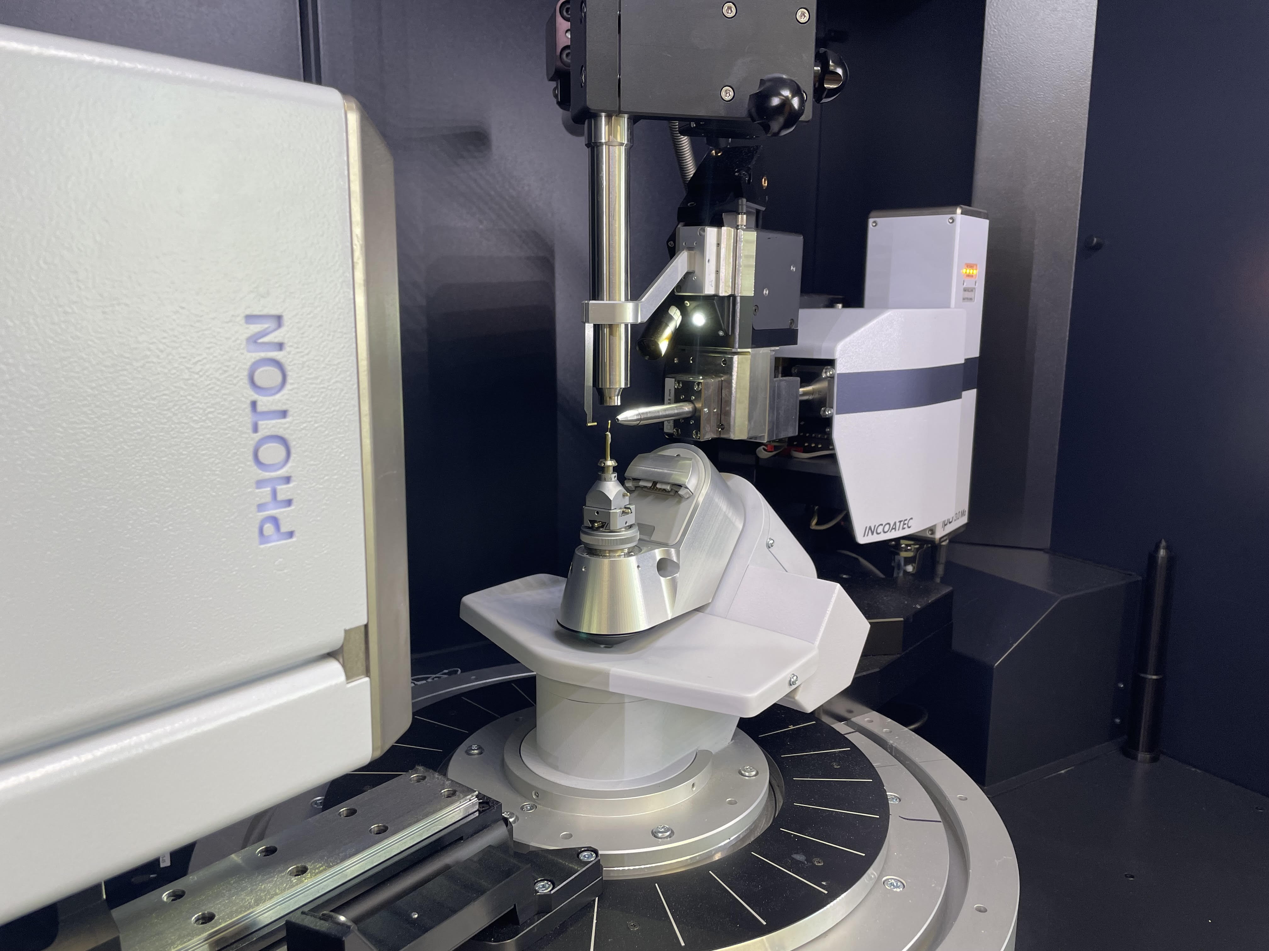 Single Crystal X-ray Diffractometer Bruker D8 Venture (Mo radiation Photon III detector)