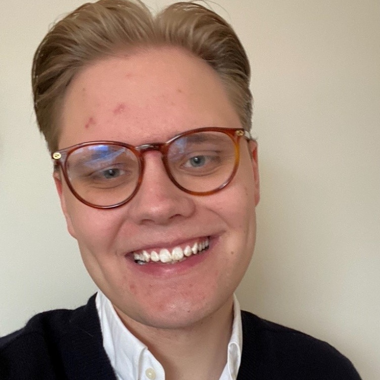 Porträttbild på studenten Gustav Forsell.