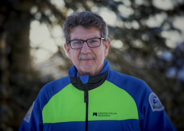 Michael Tjernström i grönblå jacka utomhus