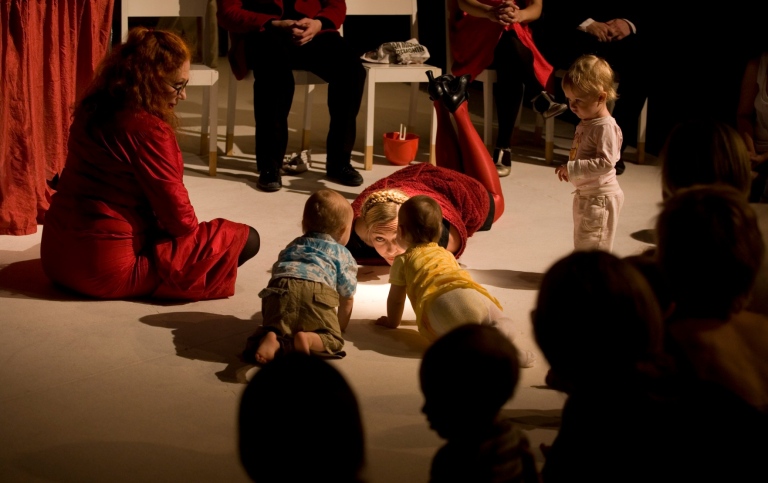 teateruppsättningen Babydrama