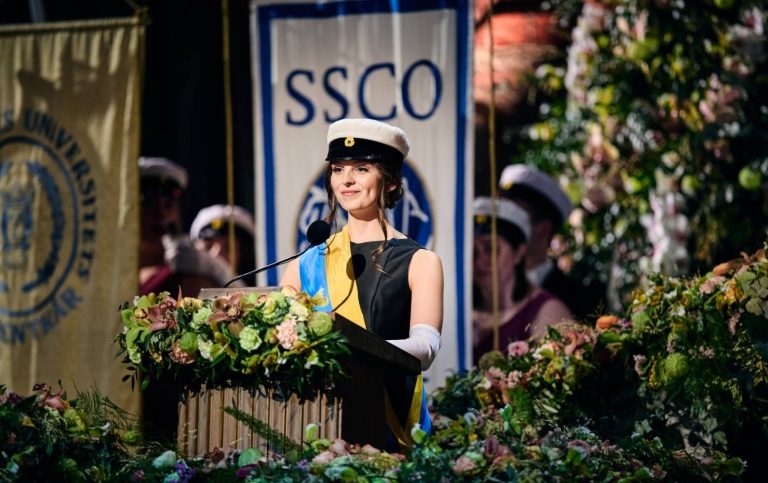 Kamila talar på Nobelfesten.