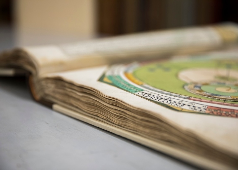 Bok från Universitetsbibliotekets äldre samling. Petrus Apianus, Astronomicum Caesareum, Ingolstad