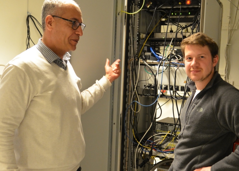 Professor Mohamed Bourenanne och doktorand Thomas Daugey