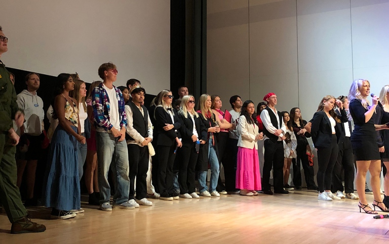 Fadderiet presenterar sig - alla nya studenter får en fadder.