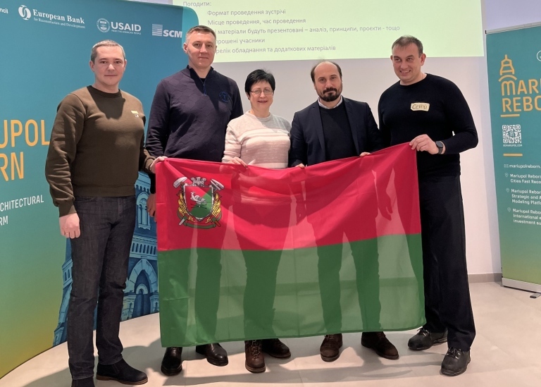 Yurii Kushnir, Ragnar Lund, and Lozova municipality representatives.