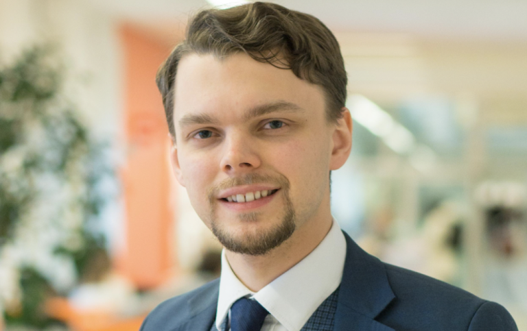 Porträttfoto av Olof Blomqvist.