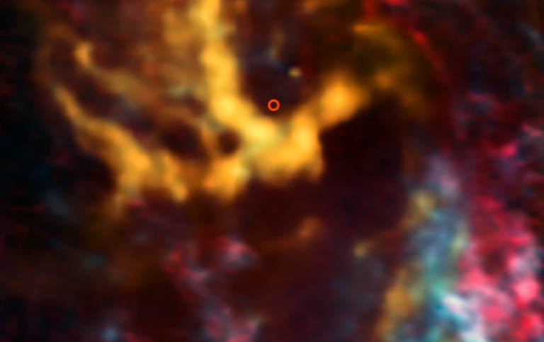 Cloudlets swarm around SMBH