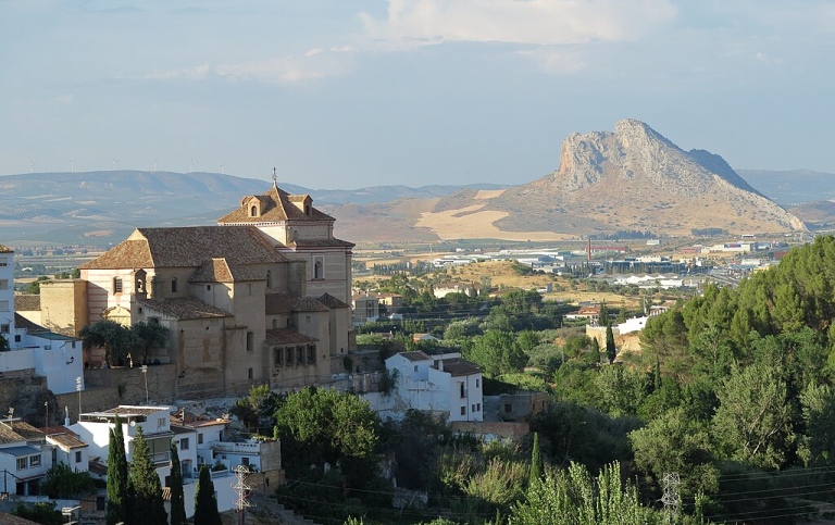 Vy av Peña de los Enamorados från Alcazaba de Antequera