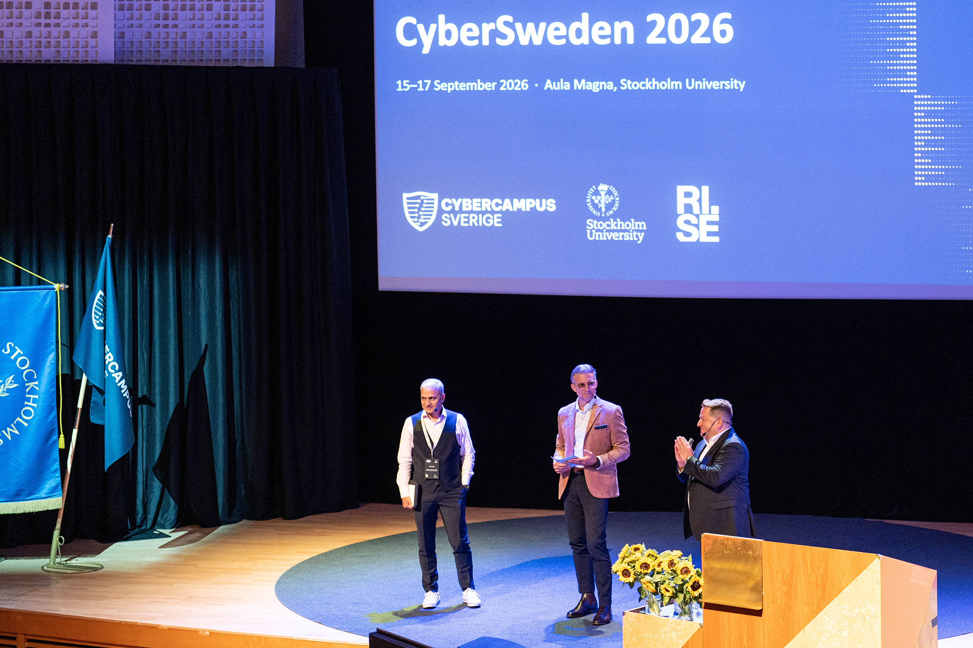 Shahid Raza, David Olgart and Fredrik Blix on stage in Aula Magna. Photo: Anette Gärdeklint Sylla