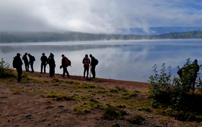 Studenter vid Dammsjön i Dalarna där vi bl.a. studerar flygsanddyner.