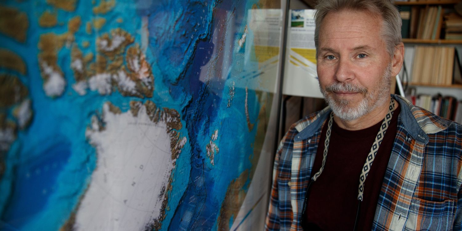 Forskare framför Grönlands karta