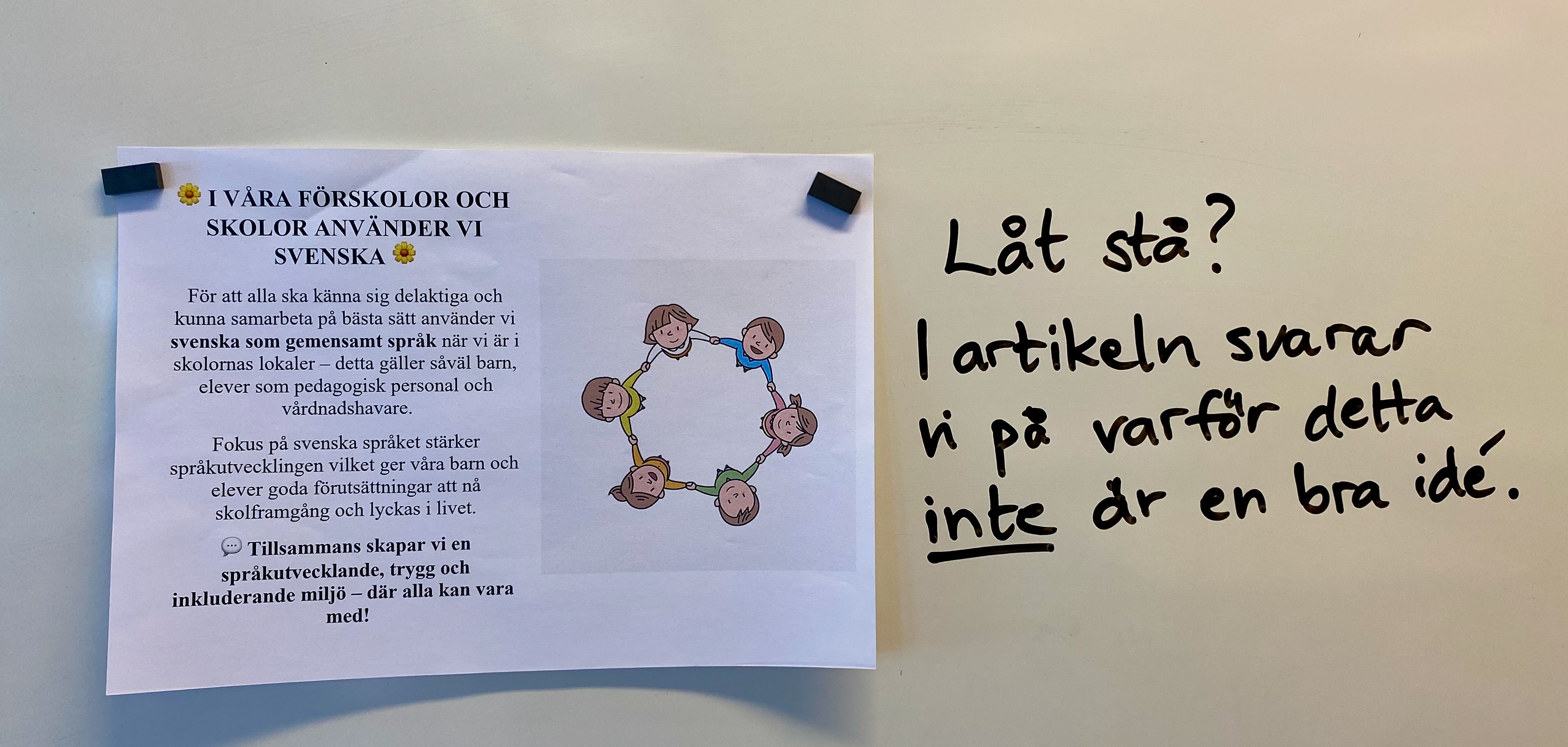 En affisch där det står att alla ska tala svenska i förskolans och skolans lokaler