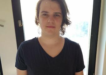 Bild på Mikael Hall i svart tröja