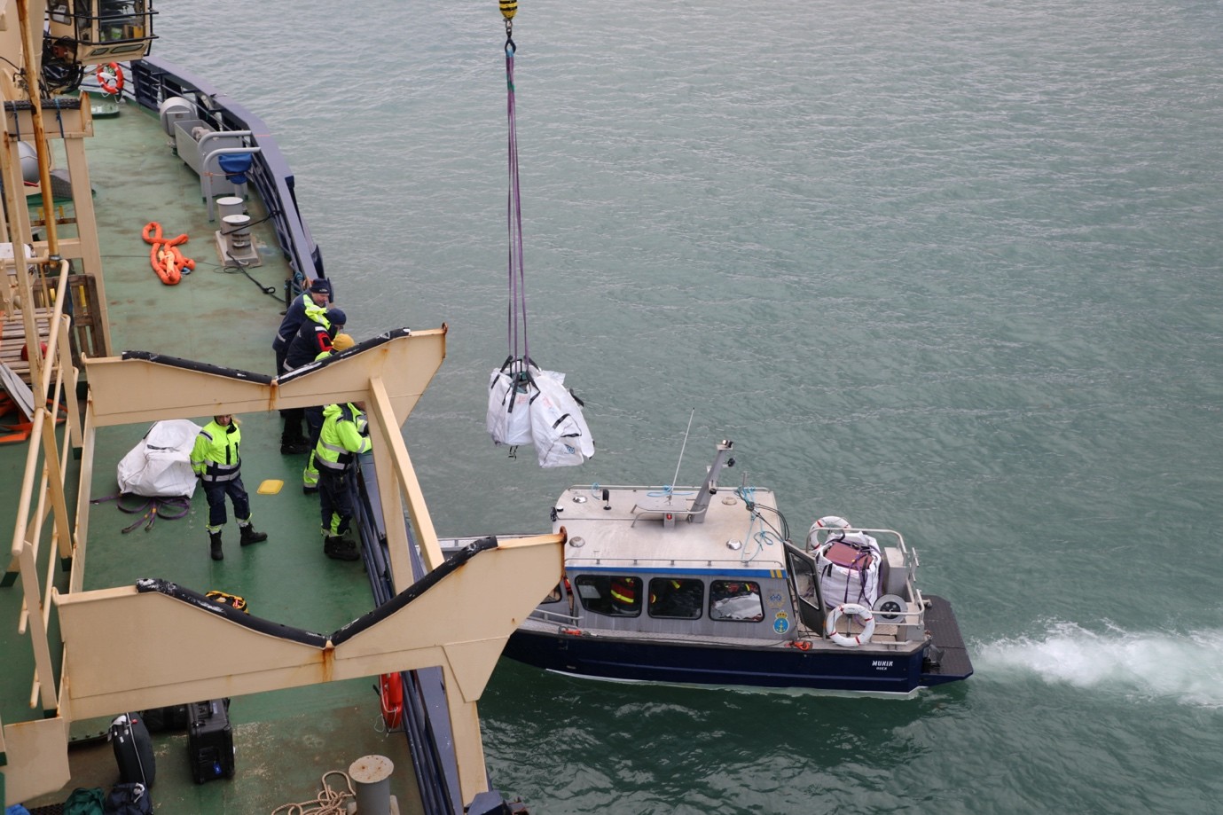 Image 2: All luggage is brought from the shore using a small boat and one of Oden's cranes.