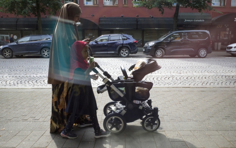 Muslim mother and child in Borås.