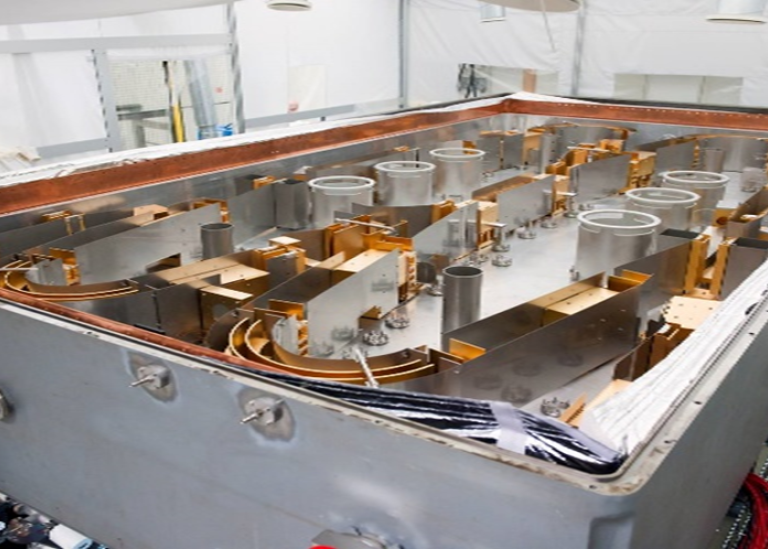 Figur 2: En sällsynt vy inifrån det unika Double ElectroStatic Ion-Ring Experiment, DESIREE
