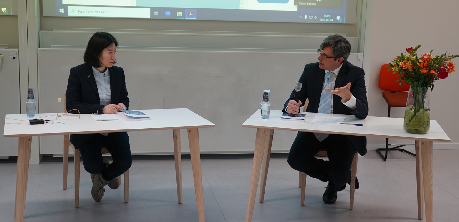 Chengcheng och opponenten Professor Roman Kozhan