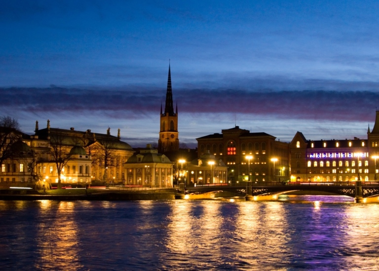 vy över gamla stan på natten