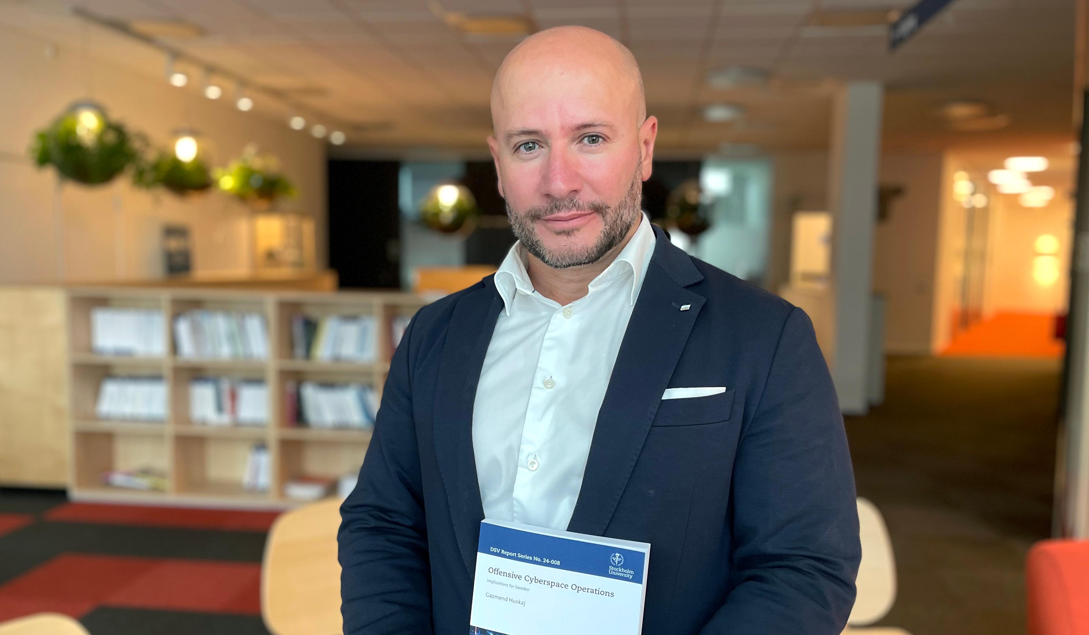 Porträttbild på Gazmend Huskaj som disputerat på DSV, Stockholms universitet.