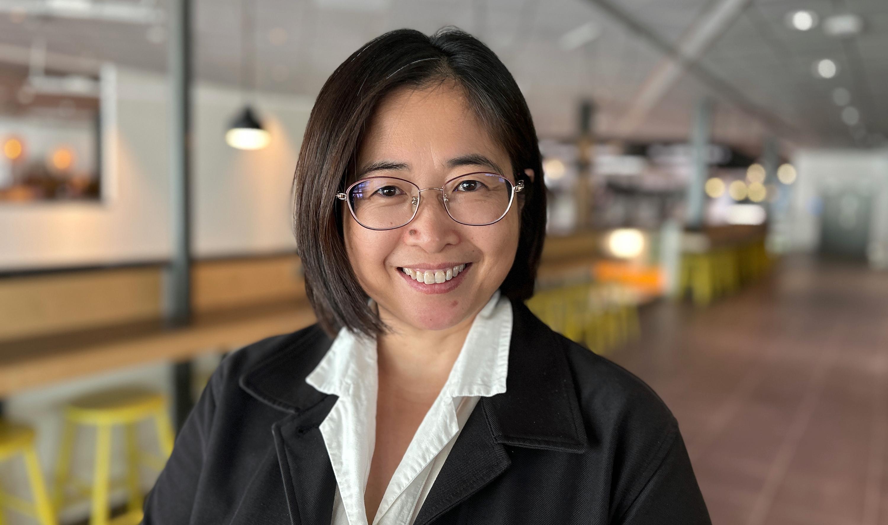 Porträttbild på professor Shengnan Han, DSV vid Stockholms universitet.