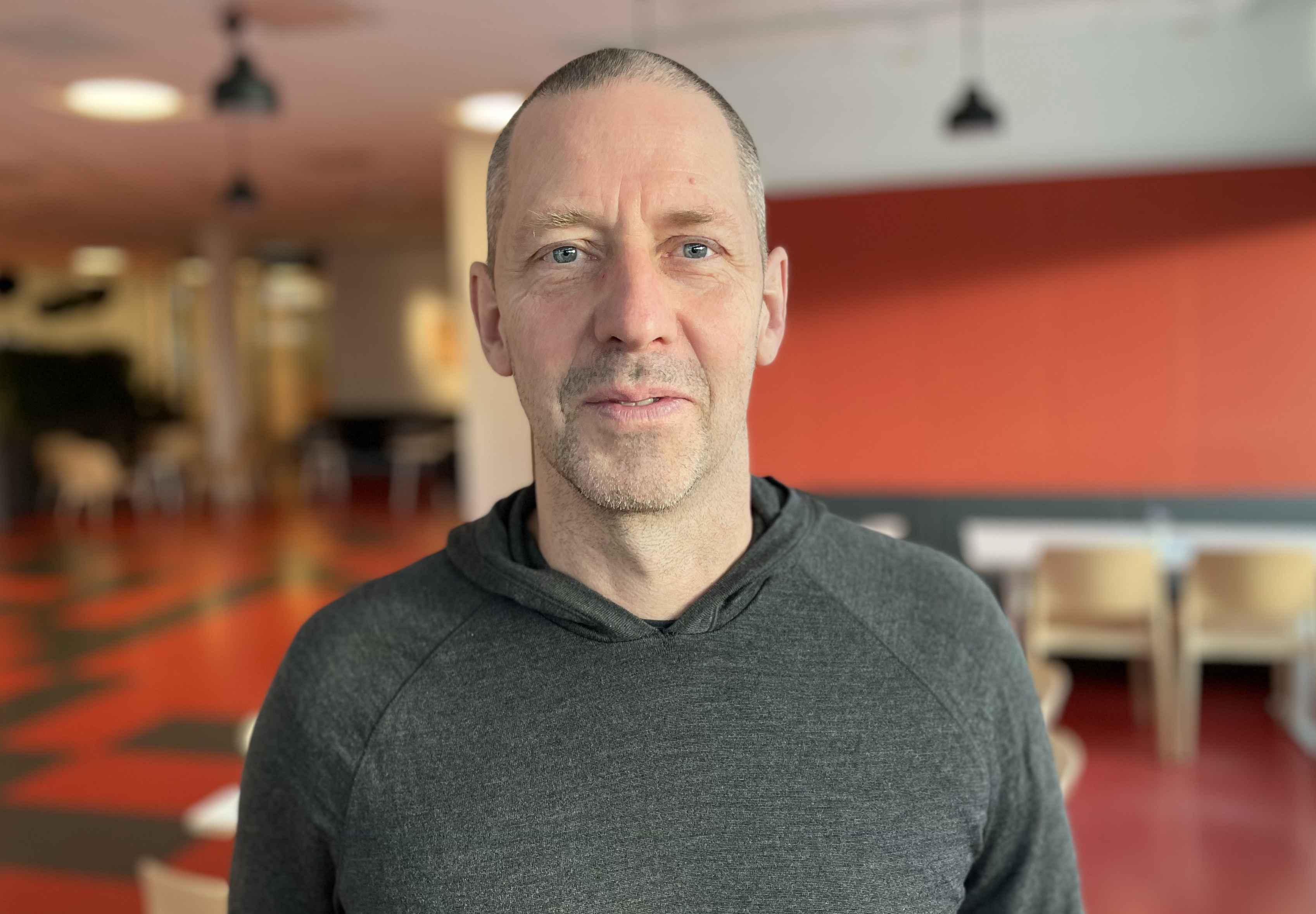 Porträttbild på Patrik Hernwall, forskare på Institutionen för data- och systemvetenskap.