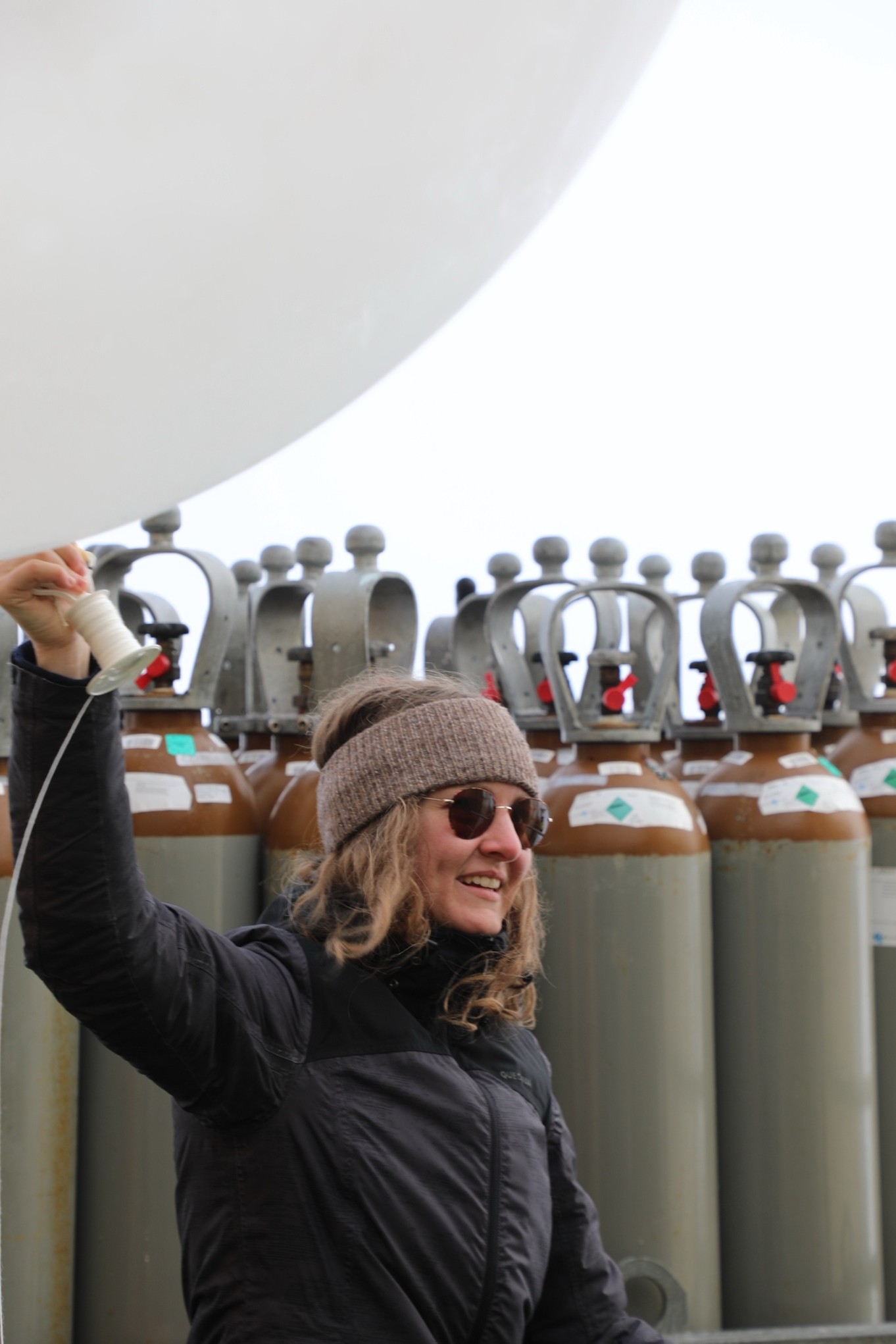 Image: Irene Bellagente (ACES, Stockholm University) has just filled a weather balloon with helium and is preparing for launch.