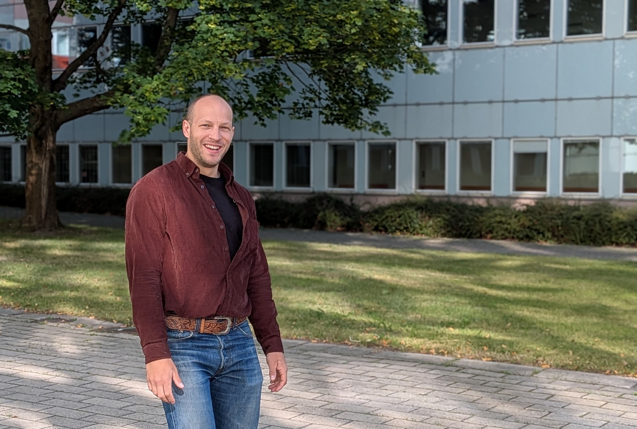 Martin Svensson utanför Södra huset på Campus Frescati.