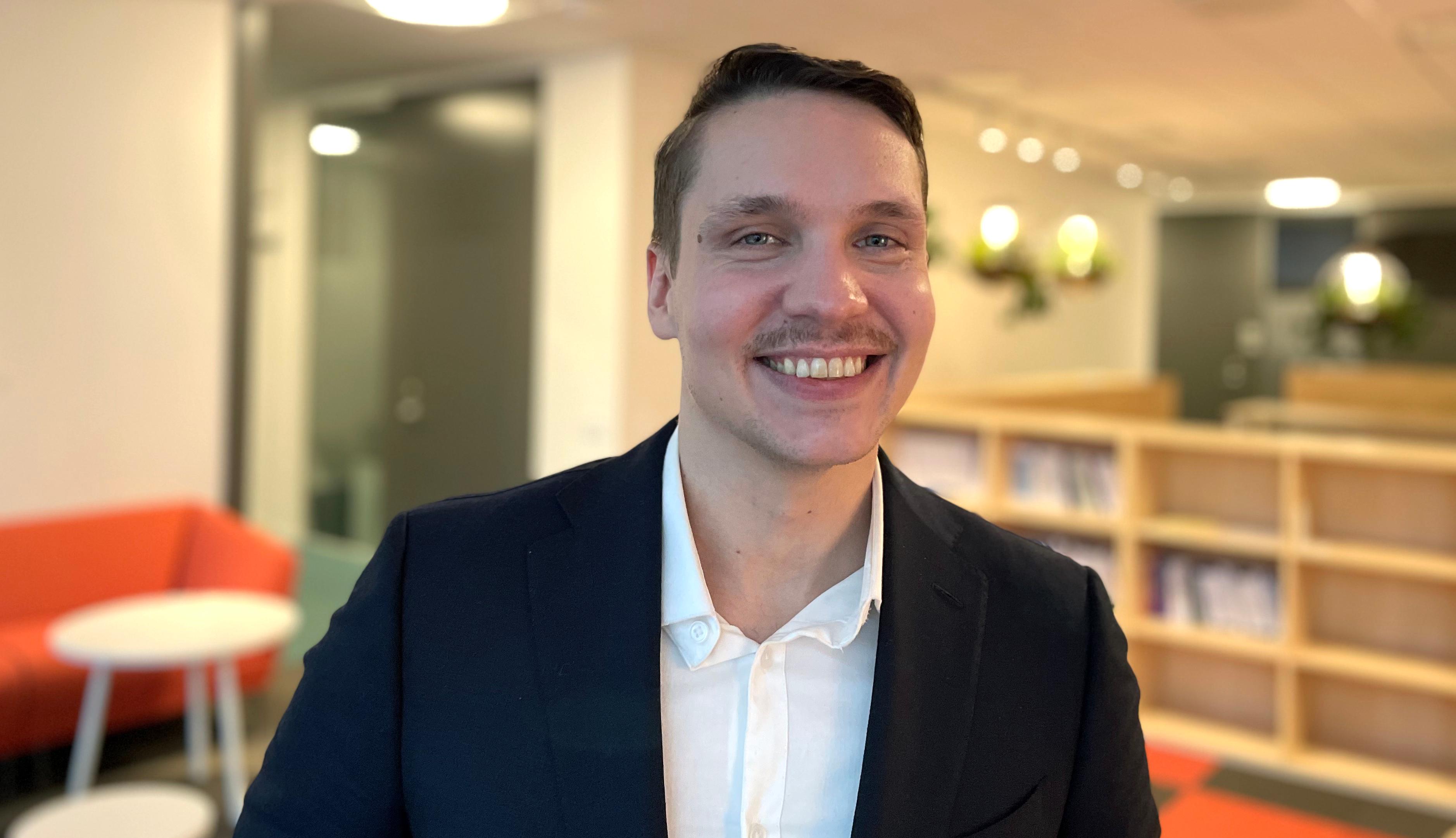 Porträttbild på Jonathan Rebane, DSV vid SU. Foto: Åse Karlén.