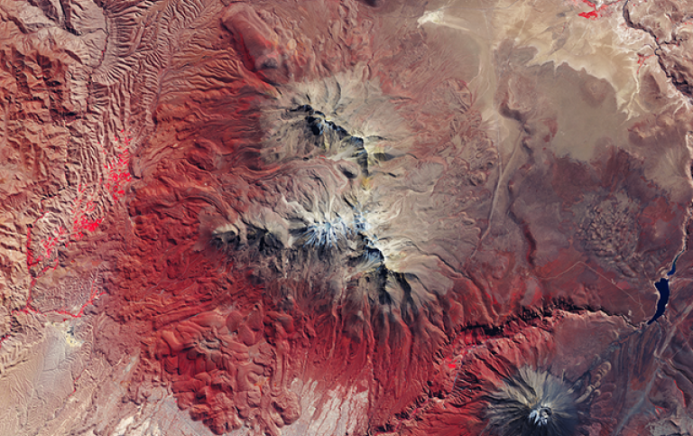 Chachani, Perú. The Copernicus Sentinel-2 mission takes us over the Chachani mountain in Peru