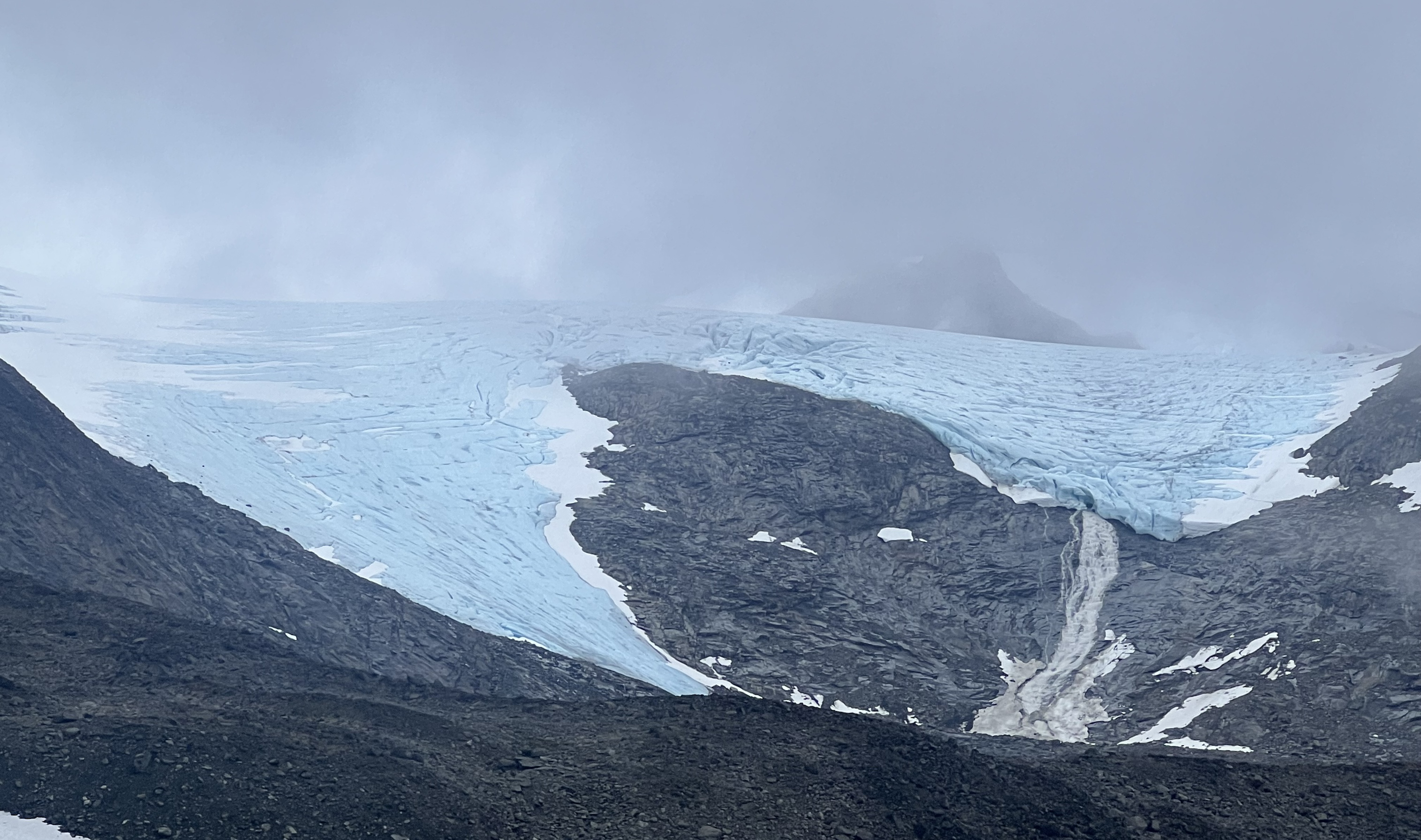 Smältvattenfall av glaciär vid Tarfala forskningsstation
